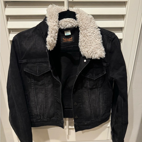 Levi’s fur collar denim jacket - Picture 3 of 5